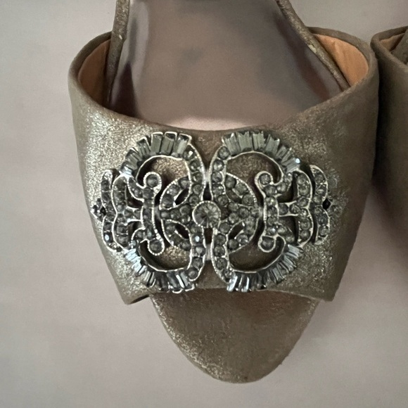 BADGLEY MISCHKA Salsa Satin Jewel Embellished Peep Toe Pumps Size 8.5 - Picture 2 of 11